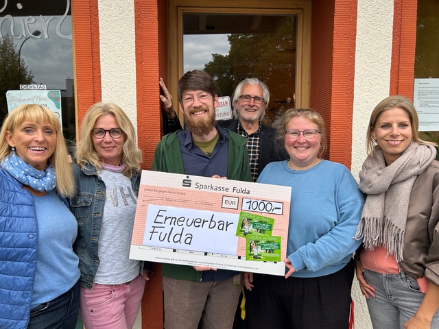 Spendenübergabe Yoga im Park